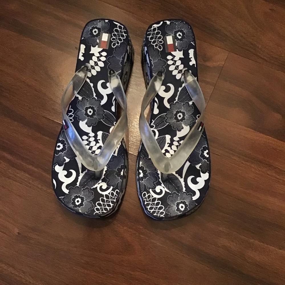 Tommy Hilfiger Navy Blue And White Flip Flops - sz 8